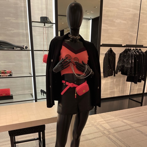 *SOLD* Chanel diamond belt bag/coin purse - Picture 3 of 3